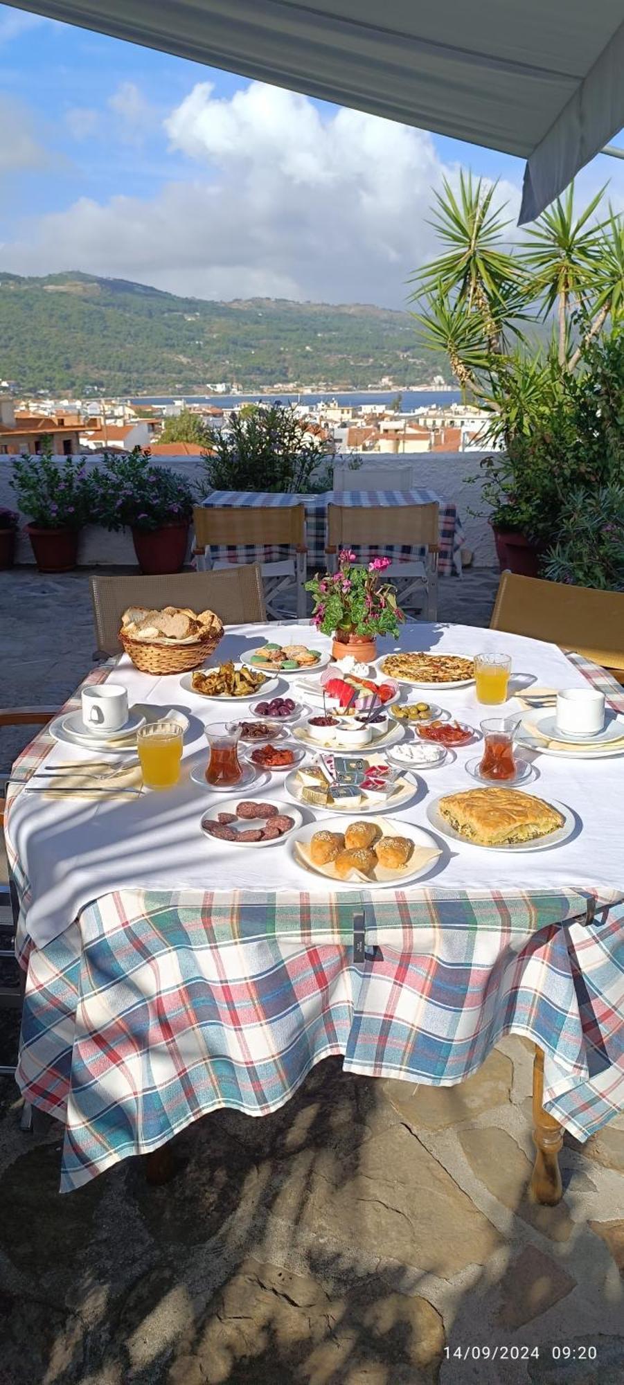 Odysseas Hotel Samos Buitenkant foto