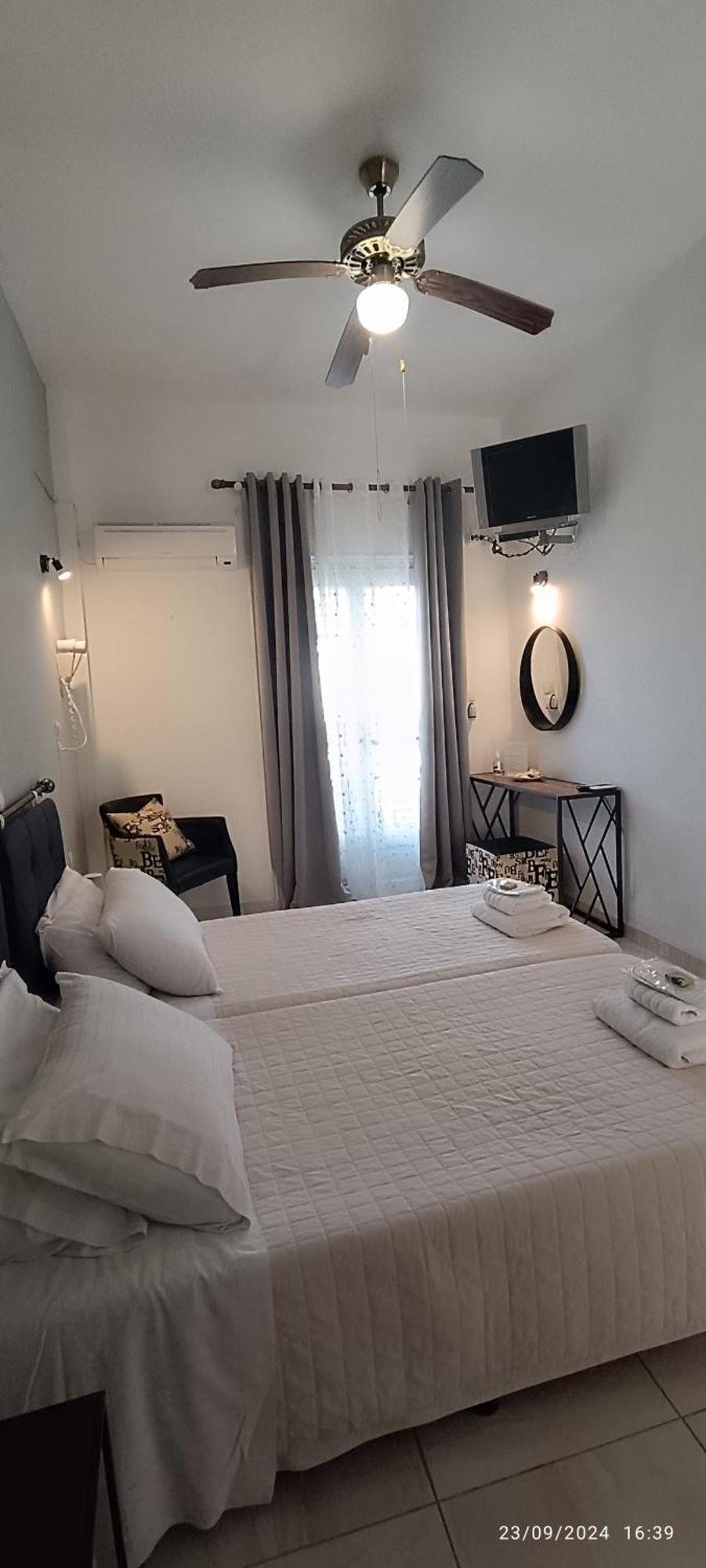 Odysseas Hotel Samos Buitenkant foto